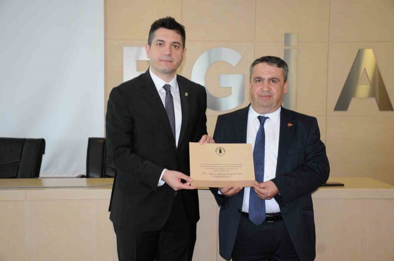 EGİAD, İzmirli gazetecilerle buluştu