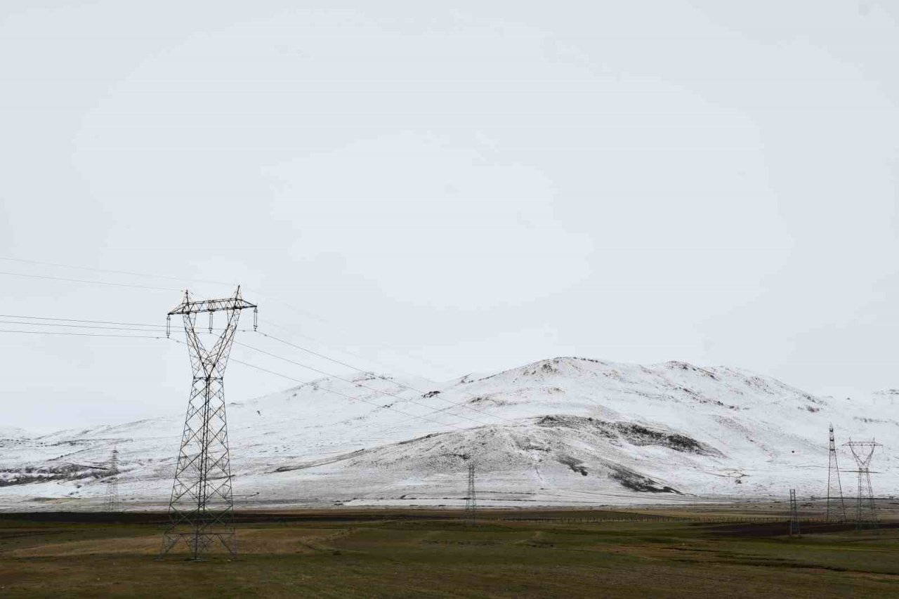 Ardahan dağları Mayıs ayında beyaza büründü