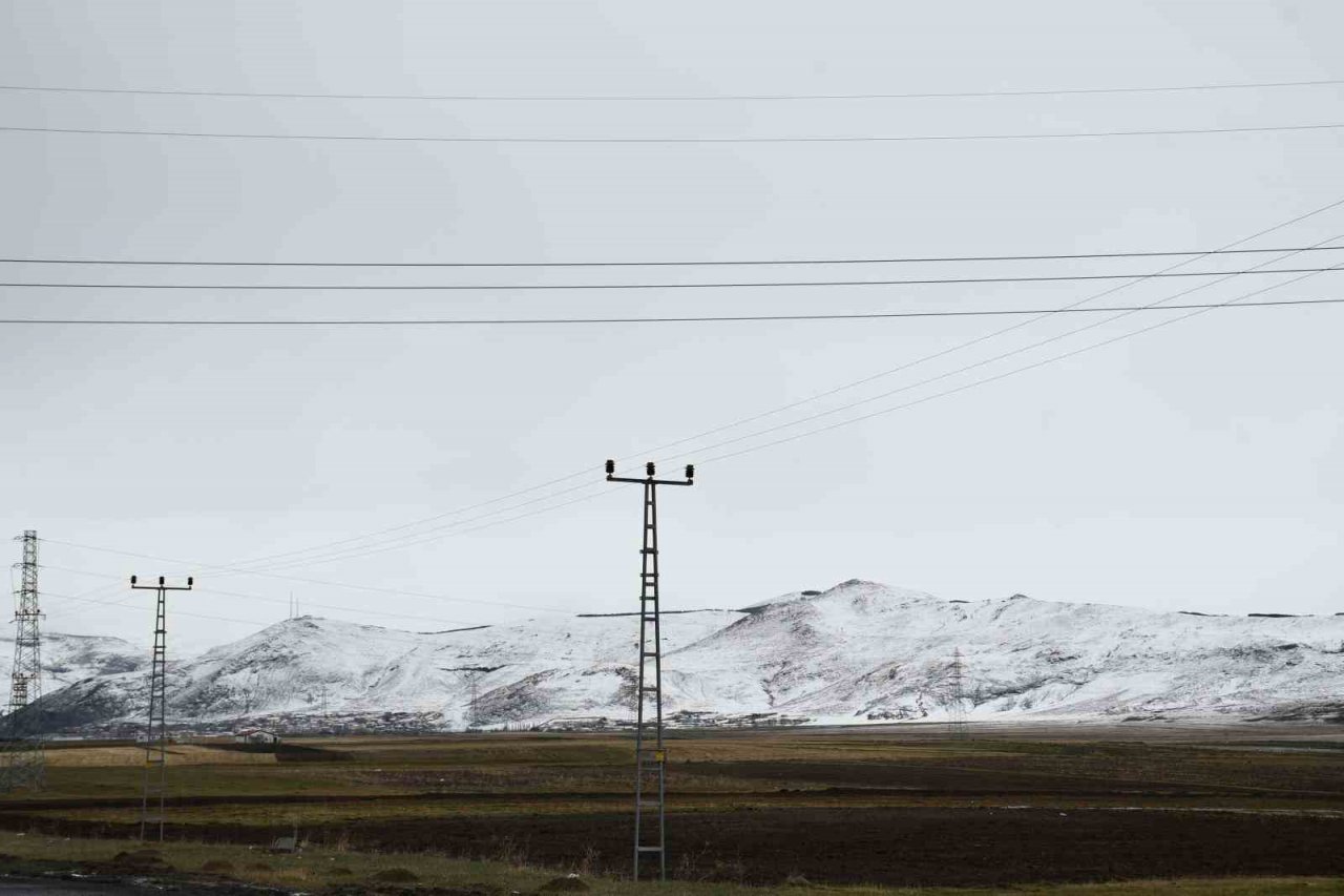 Ardahan dağları Mayıs ayında beyaza büründü
