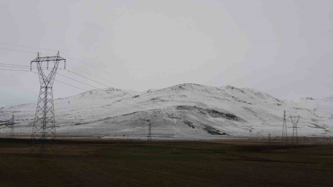 Ardahan dağları Mayıs ayında beyaza büründü