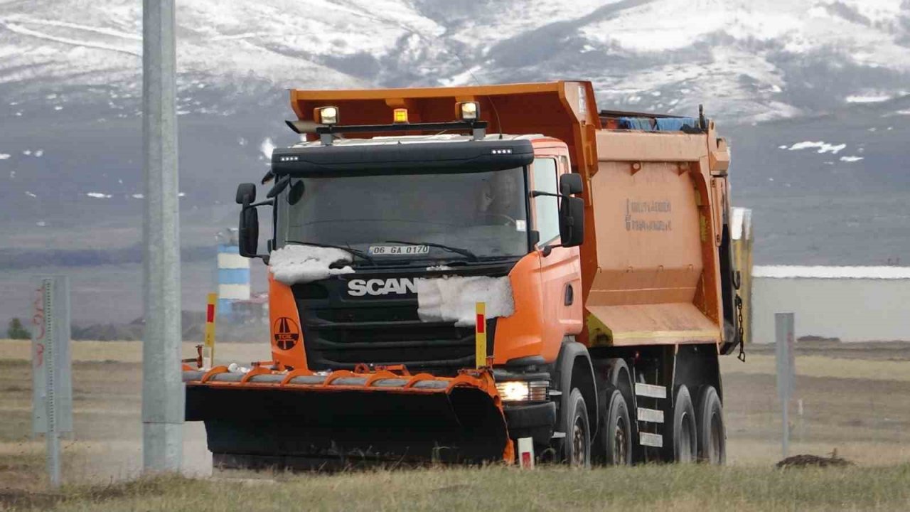 Ardahan dağları Mayıs ayında beyaza büründü