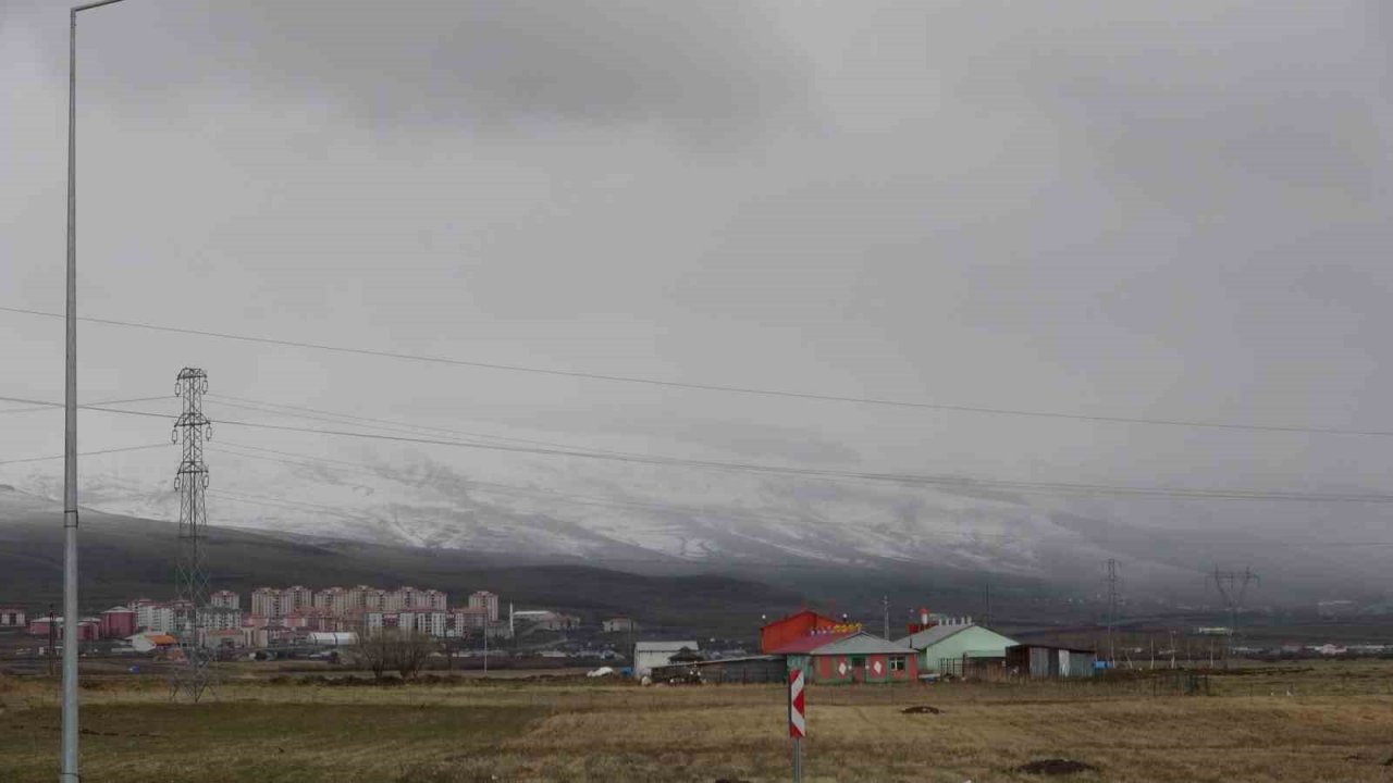 Ardahan dağları Mayıs ayında beyaza büründü