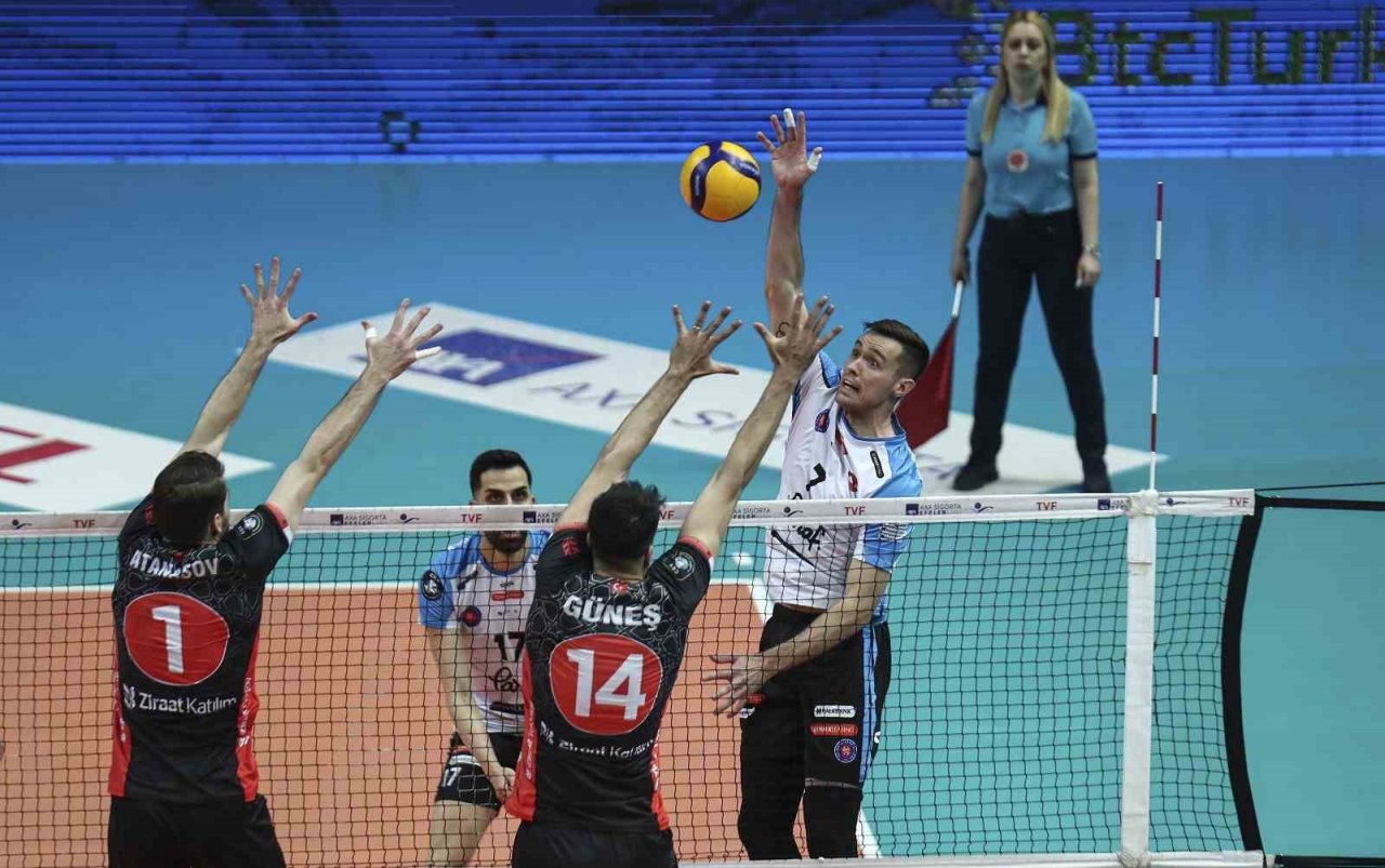 AXA Sigorta Efeler Ligi: Halkbank: 3 - Ziraat Bankkart: 1