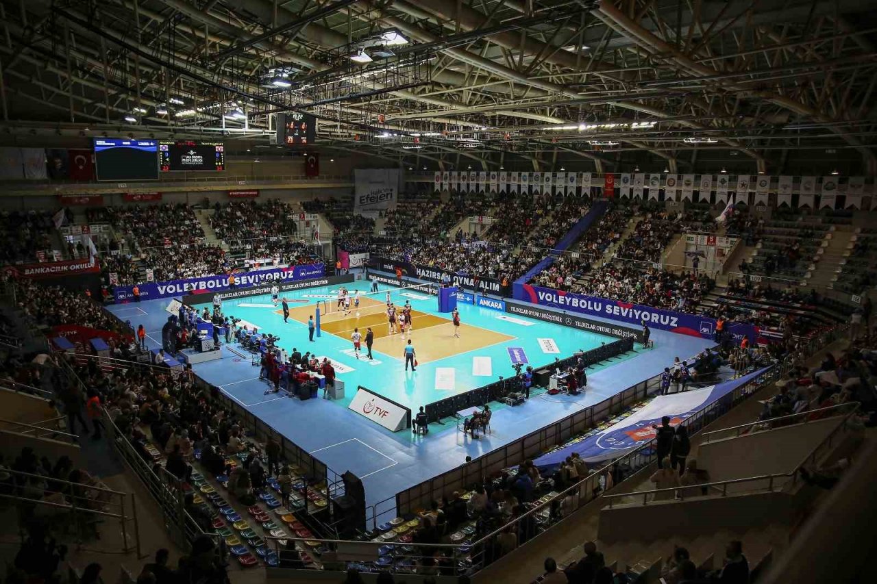 AXA Sigorta Efeler Ligi: Halkbank: 3 - Ziraat Bankkart: 1