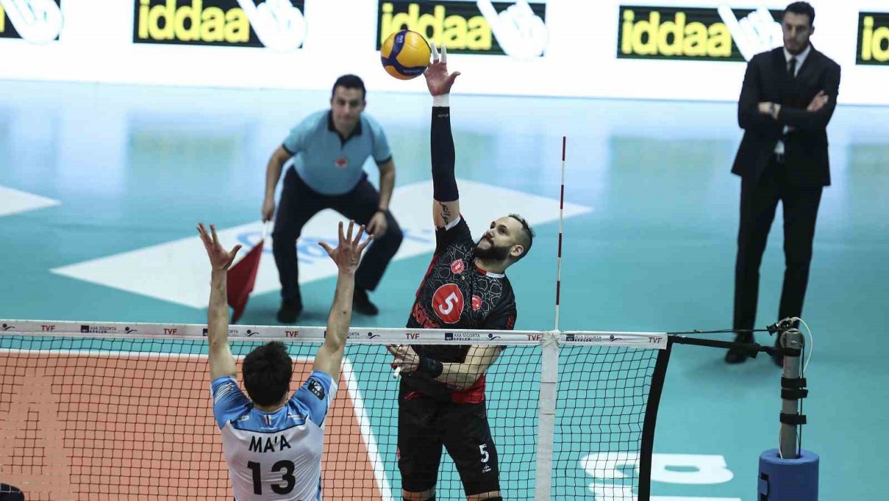 AXA Sigorta Efeler Ligi: Halkbank: 3 - Ziraat Bankkart: 1