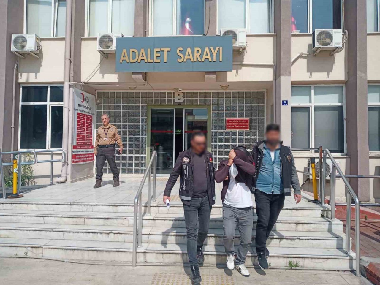 Torbacı sevgililer narkotikten kaçamadı