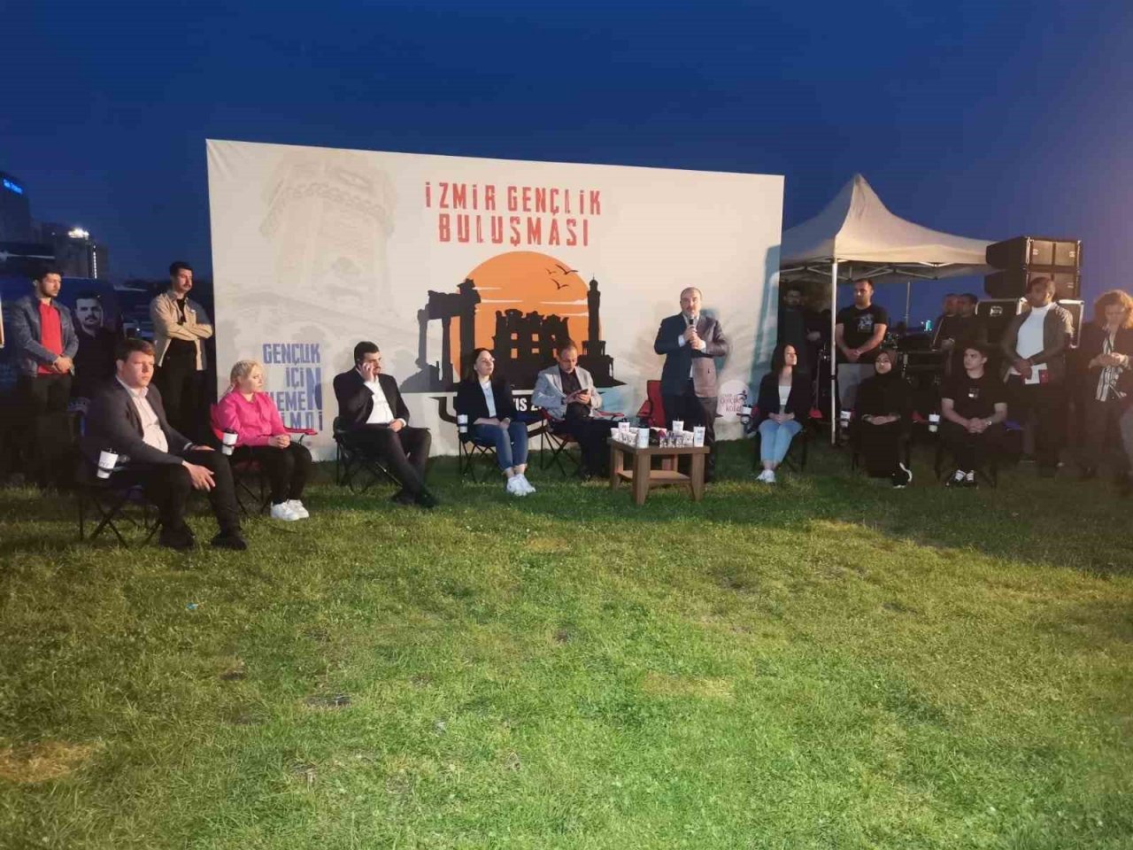 Bakan Varank ve Bakan Kasapoğlu İzmir’de gençlerle buluştu