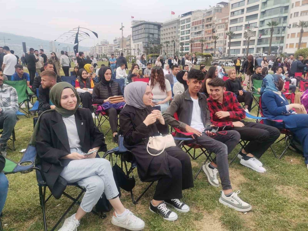 Bakan Varank ve Bakan Kasapoğlu İzmir’de gençlerle buluştu