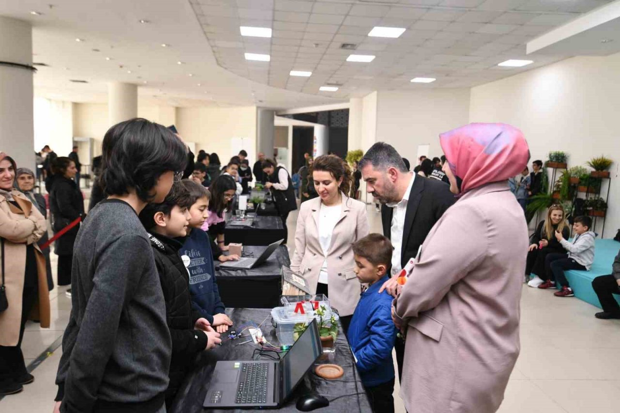 Pursaklar’ın bilim insanı adayları Bilim Şenliği’nde