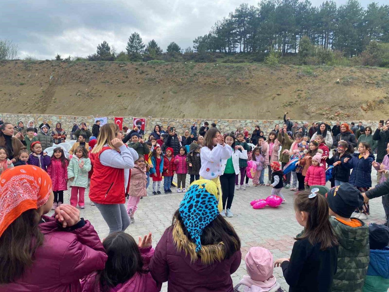 Depremzede çocuklar unutmayacakları bir gün geçirdi