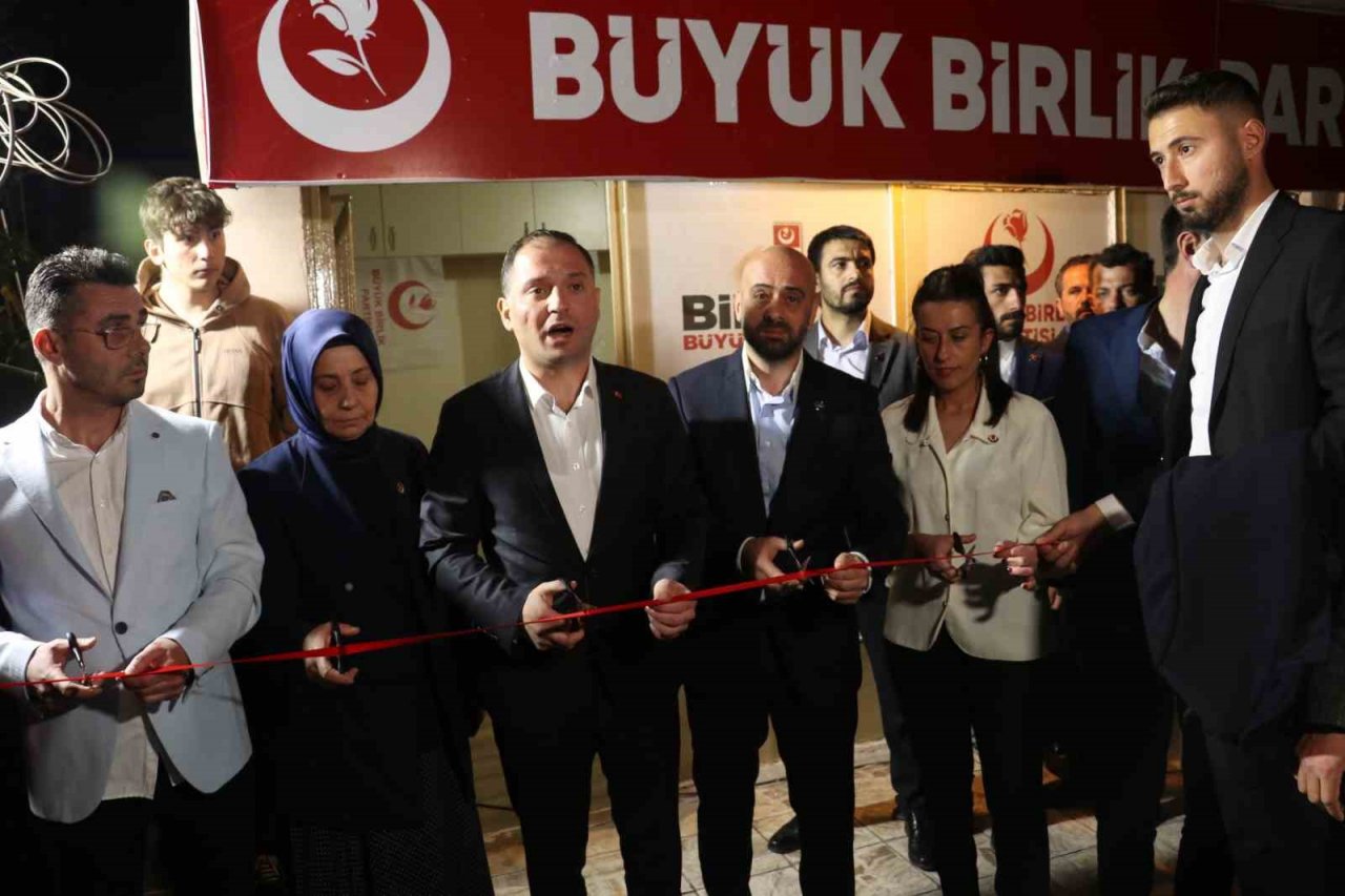 “Haç ile hilalin kavgasına millet olarak şahitlik ediyoruz”