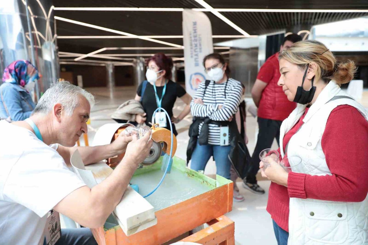 Türkiye’nin ilk cam festivali kapılarını bu kez depremzedeler için açıyor