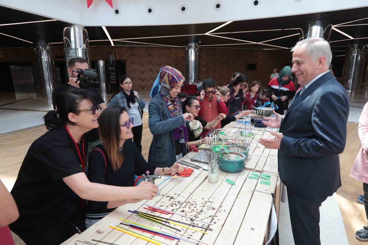 Türkiye’nin ilk cam festivali kapılarını bu kez depremzedeler için açıyor