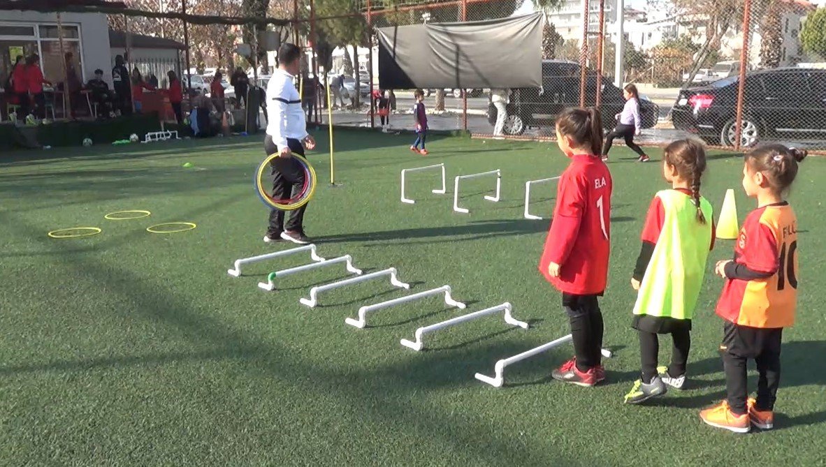 8 yaşındaki otizmli Ela’nın tek hayali yeşil sahada ter dökmek