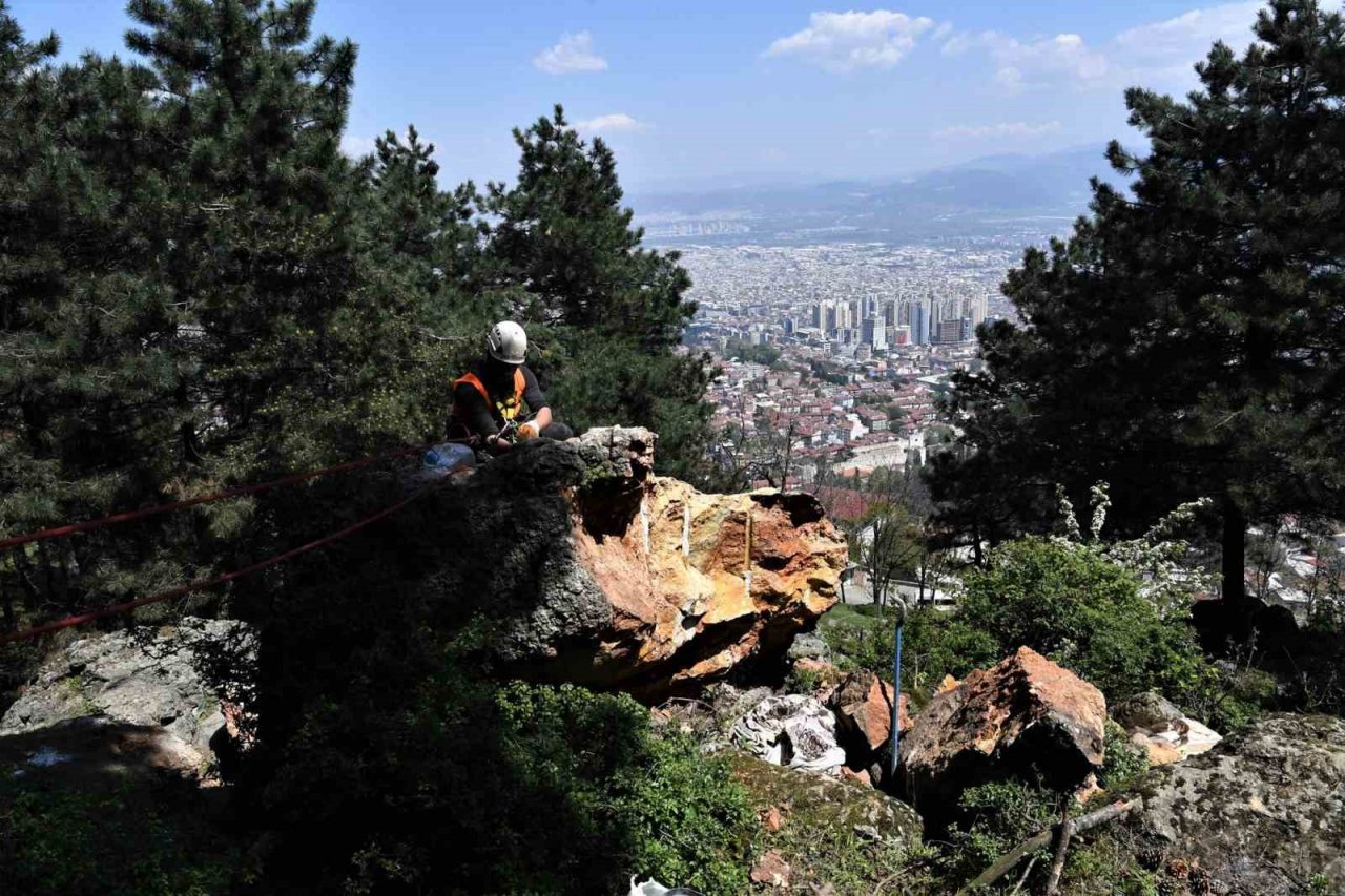 Bursa’yı tehdit eden dev kayalar tehlike olmaktan çıktı