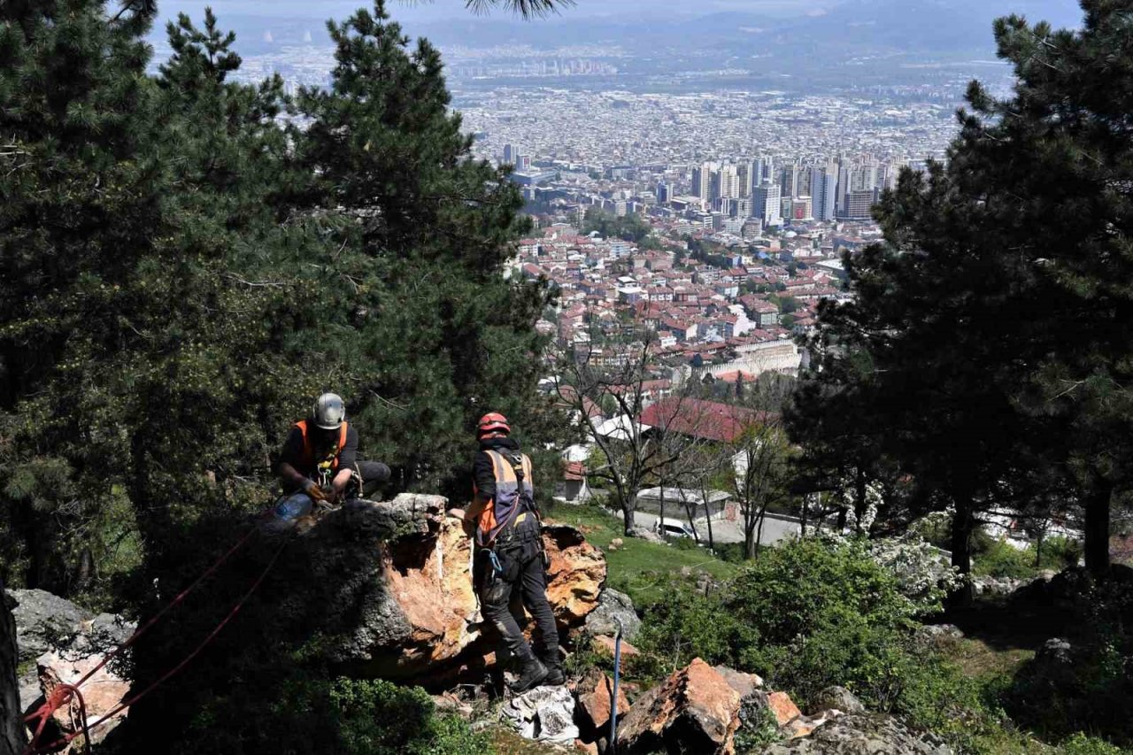 Bursa’yı tehdit eden dev kayalar tehlike olmaktan çıktı