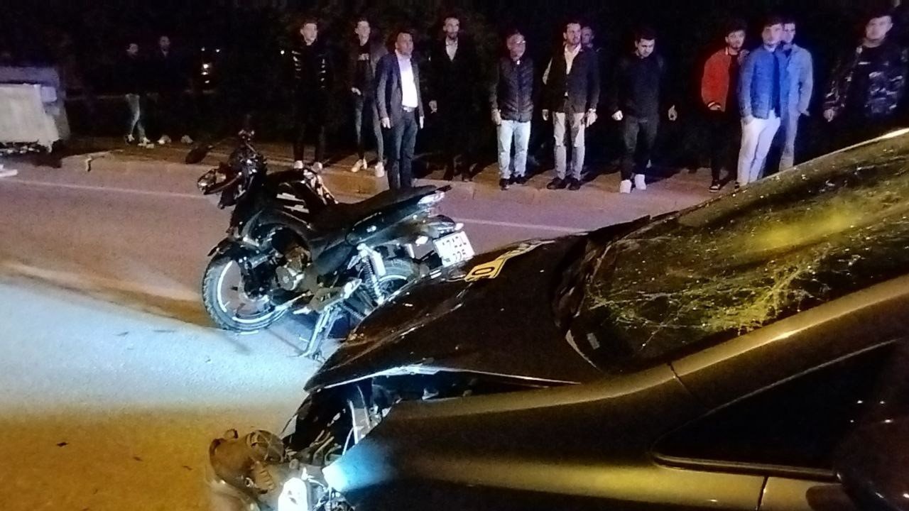 Edirne’de otomobille çarpışan motosikletteki iki kişi yaralandı