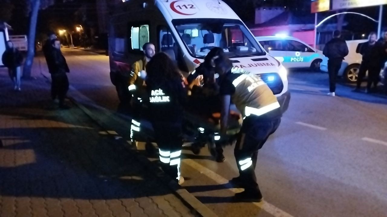 Edirne’de otomobille çarpışan motosikletteki iki kişi yaralandı