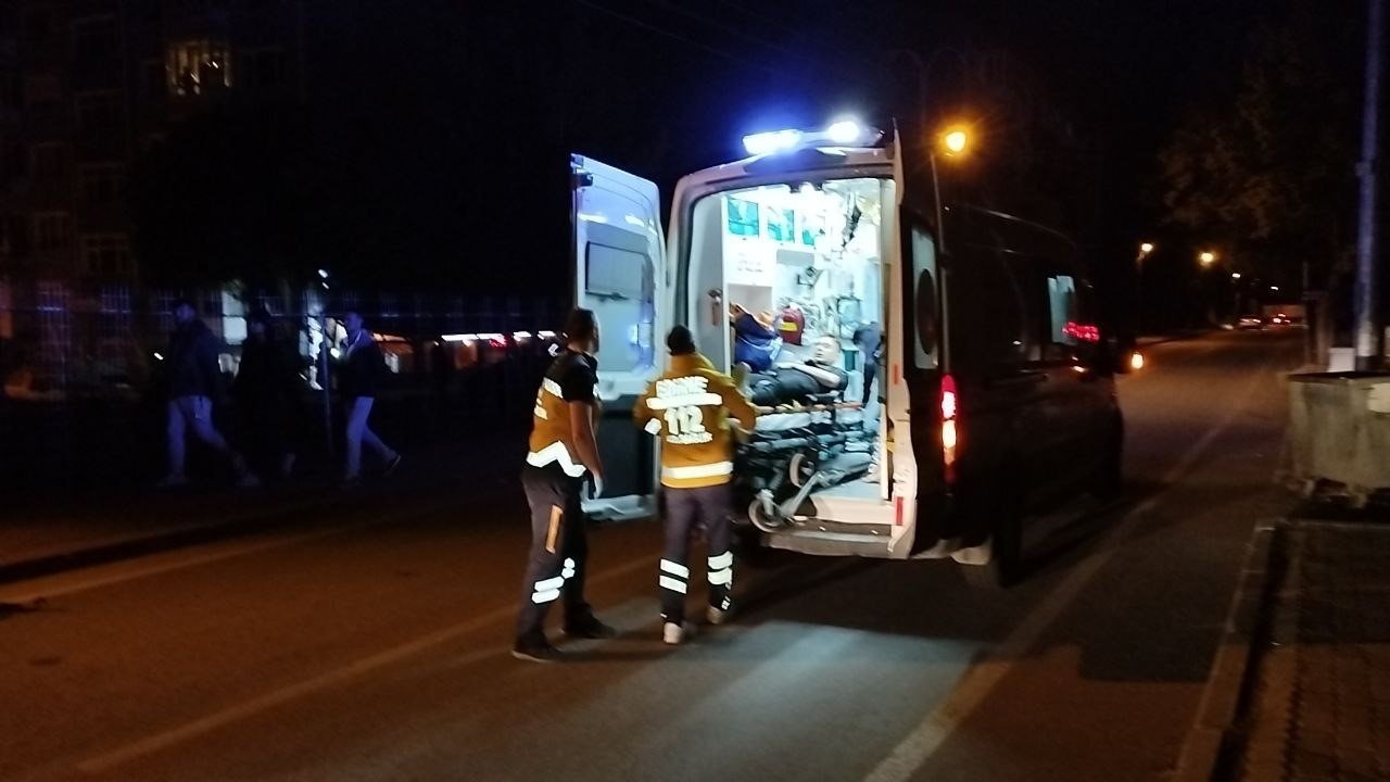 Edirne’de otomobille çarpışan motosikletteki iki kişi yaralandı