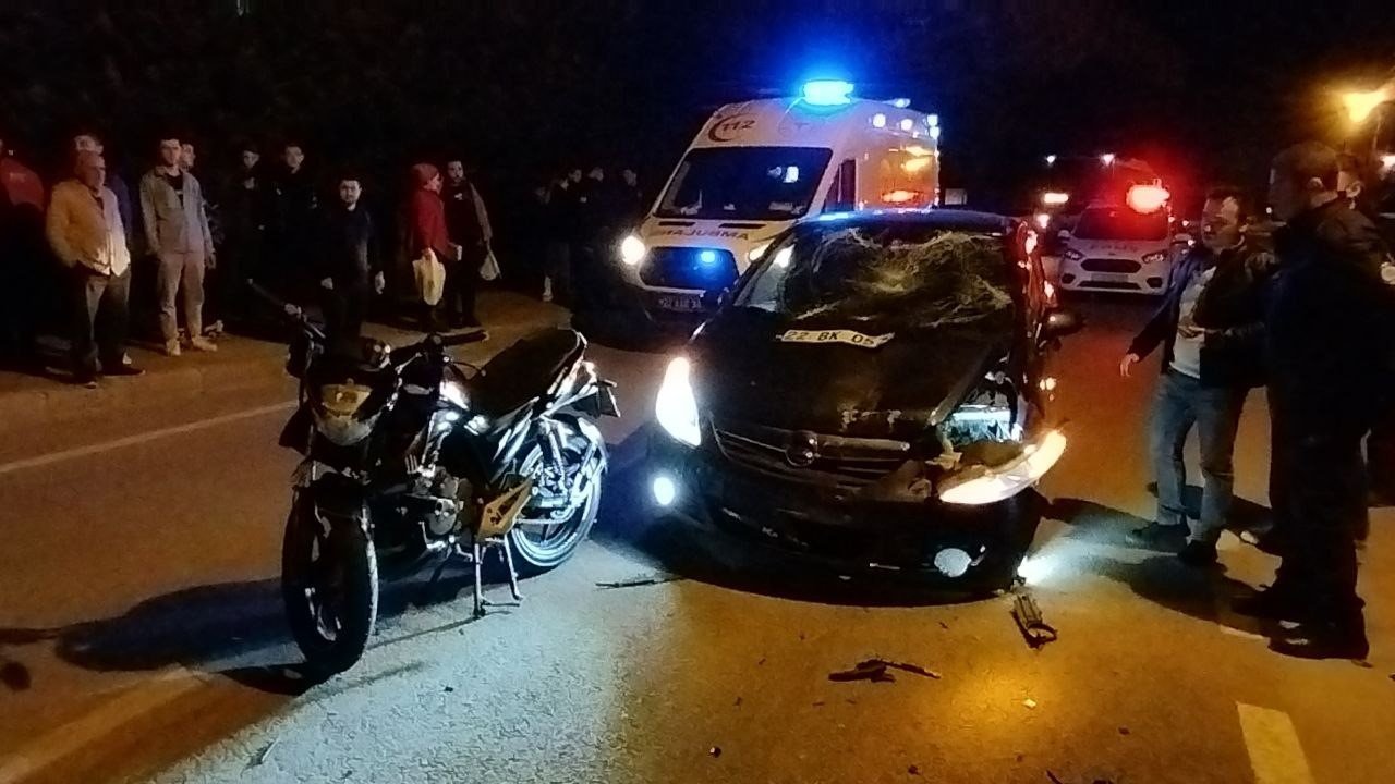 Edirne’de otomobille çarpışan motosikletteki iki kişi yaralandı
