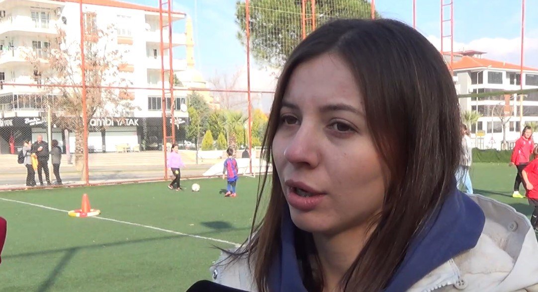 8 yaşındaki otizmli Ela’nın tek hayali yeşil sahada ter dökmek