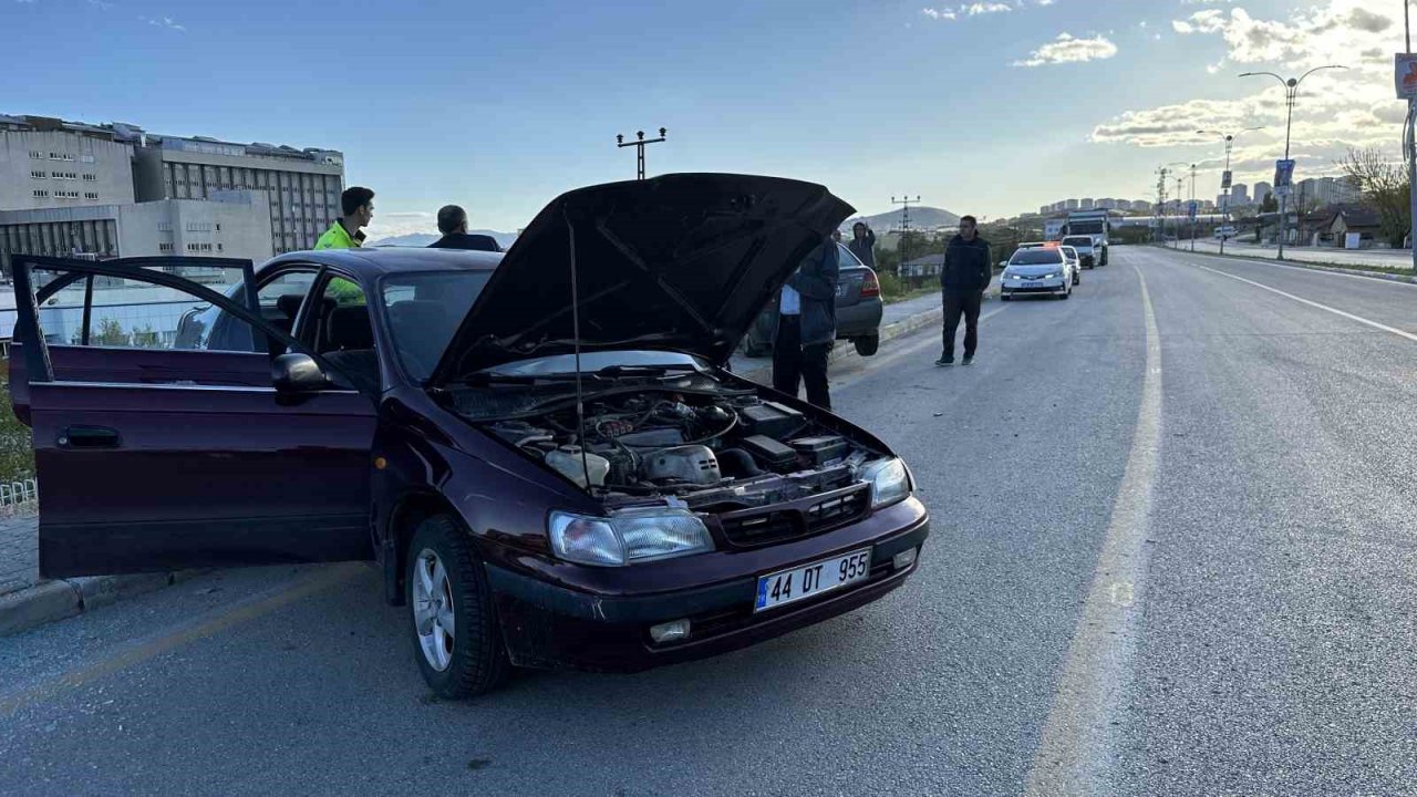 Elazığ’da zincirleme trafik kazası: 3 yaralı