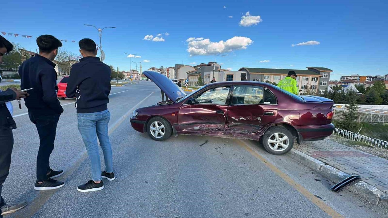 Elazığ’da zincirleme trafik kazası: 3 yaralı