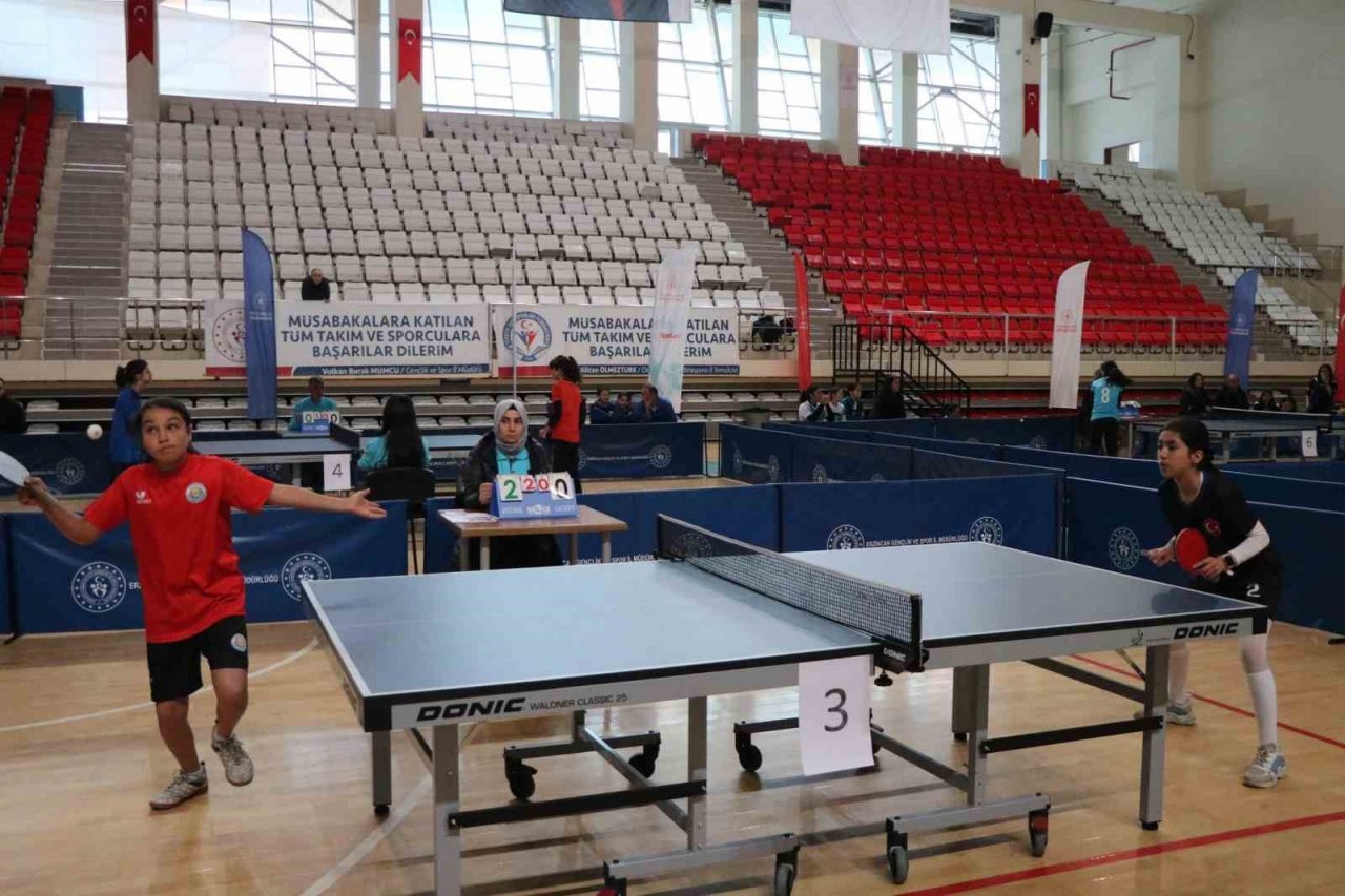 Erzincan’da küçükler masa tenisi grup müsabakaları başladı