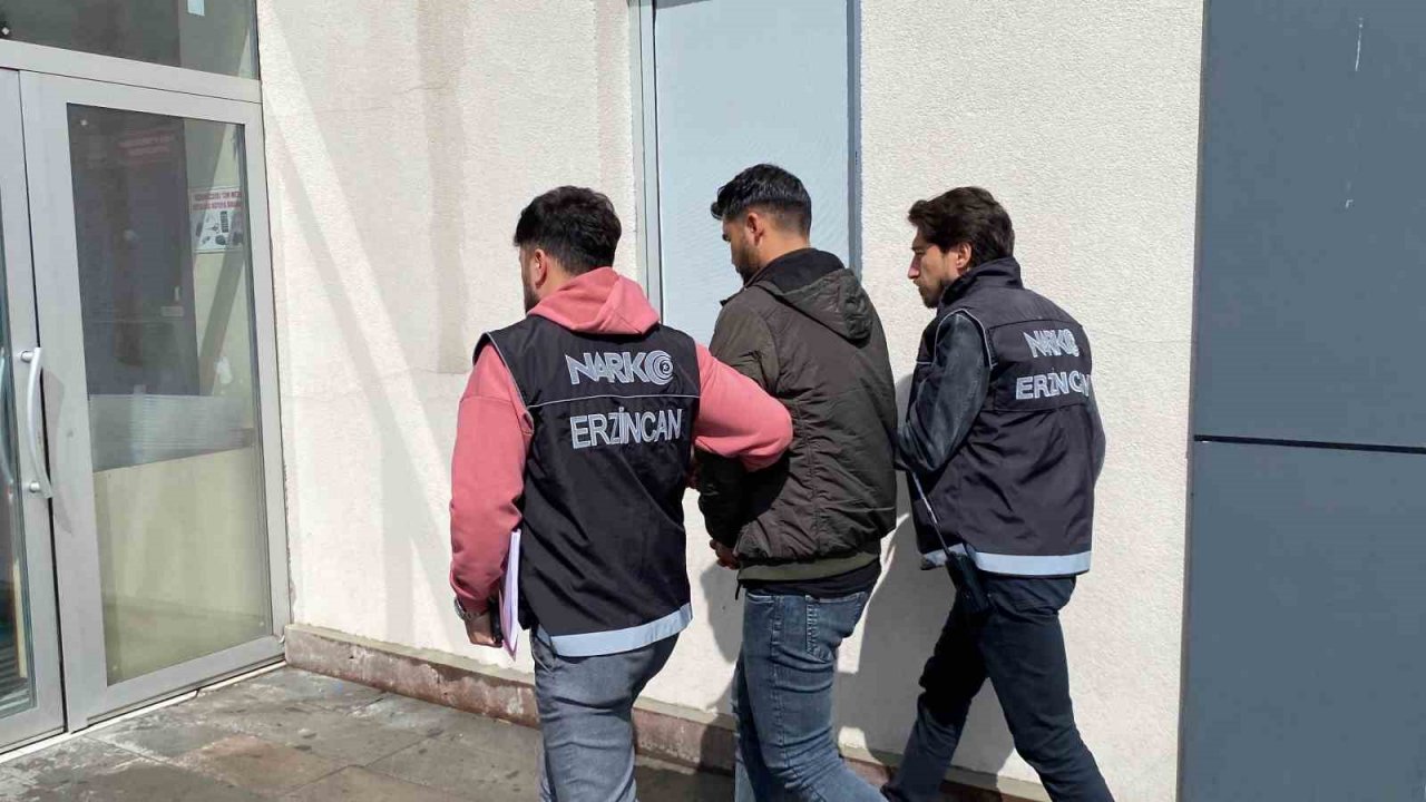 Midesinde uyuşturucu sevkiyatı yapan zanlı tutuklandı
