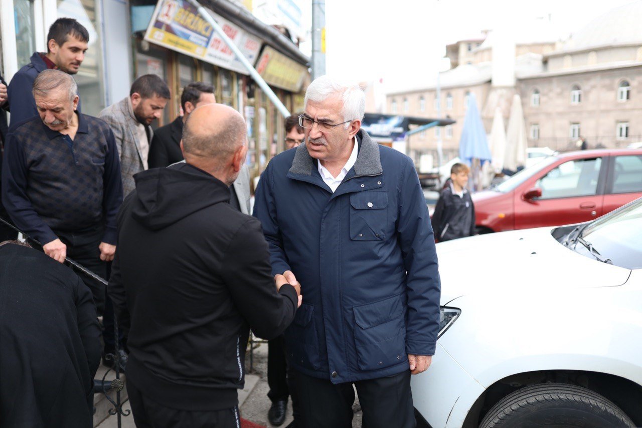 Öz gençlere seslendi; “Sosyal medyanın yönlendirmesine değil, geleceğinize oy verin”