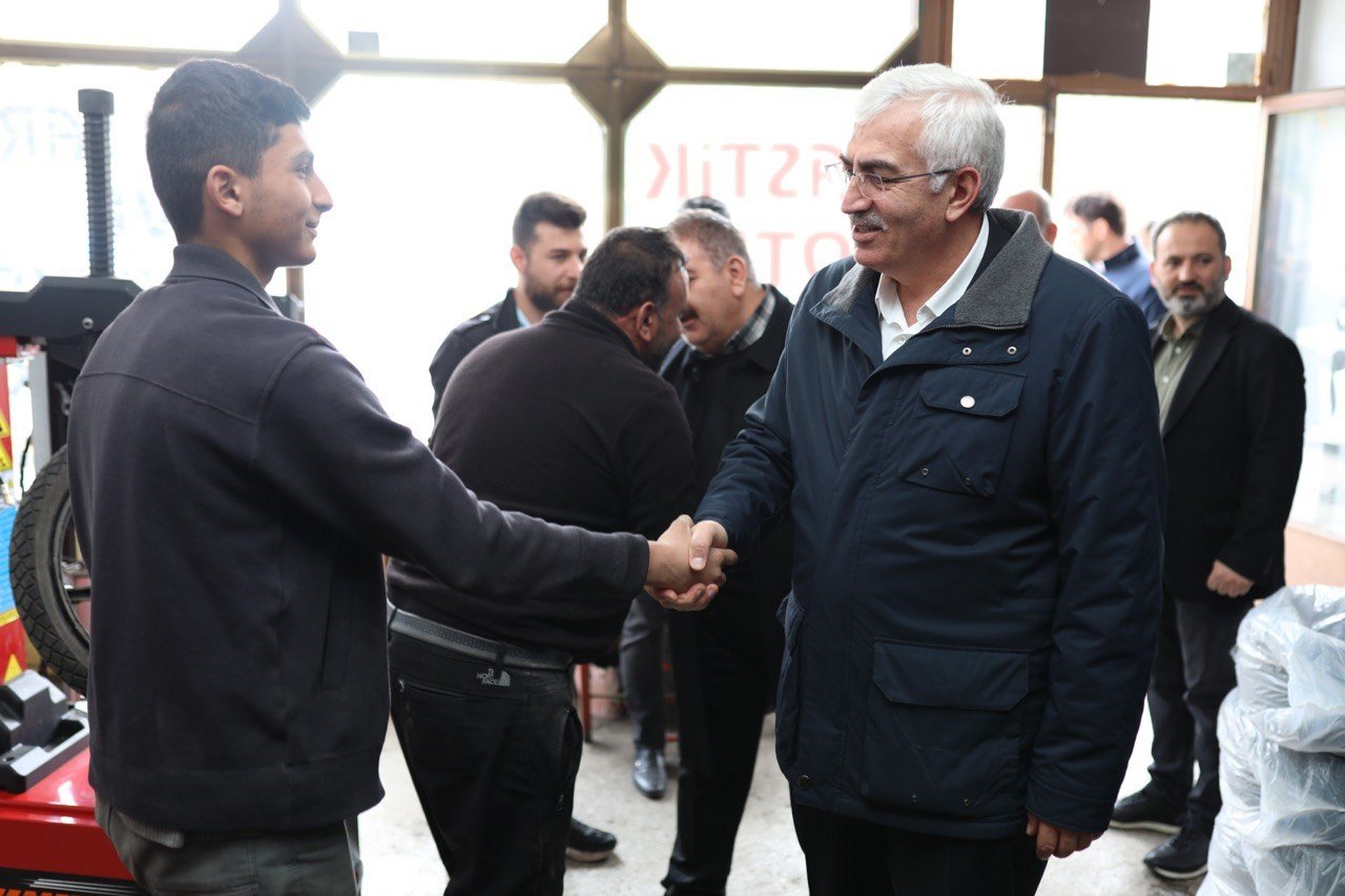Öz gençlere seslendi; “Sosyal medyanın yönlendirmesine değil, geleceğinize oy verin”
