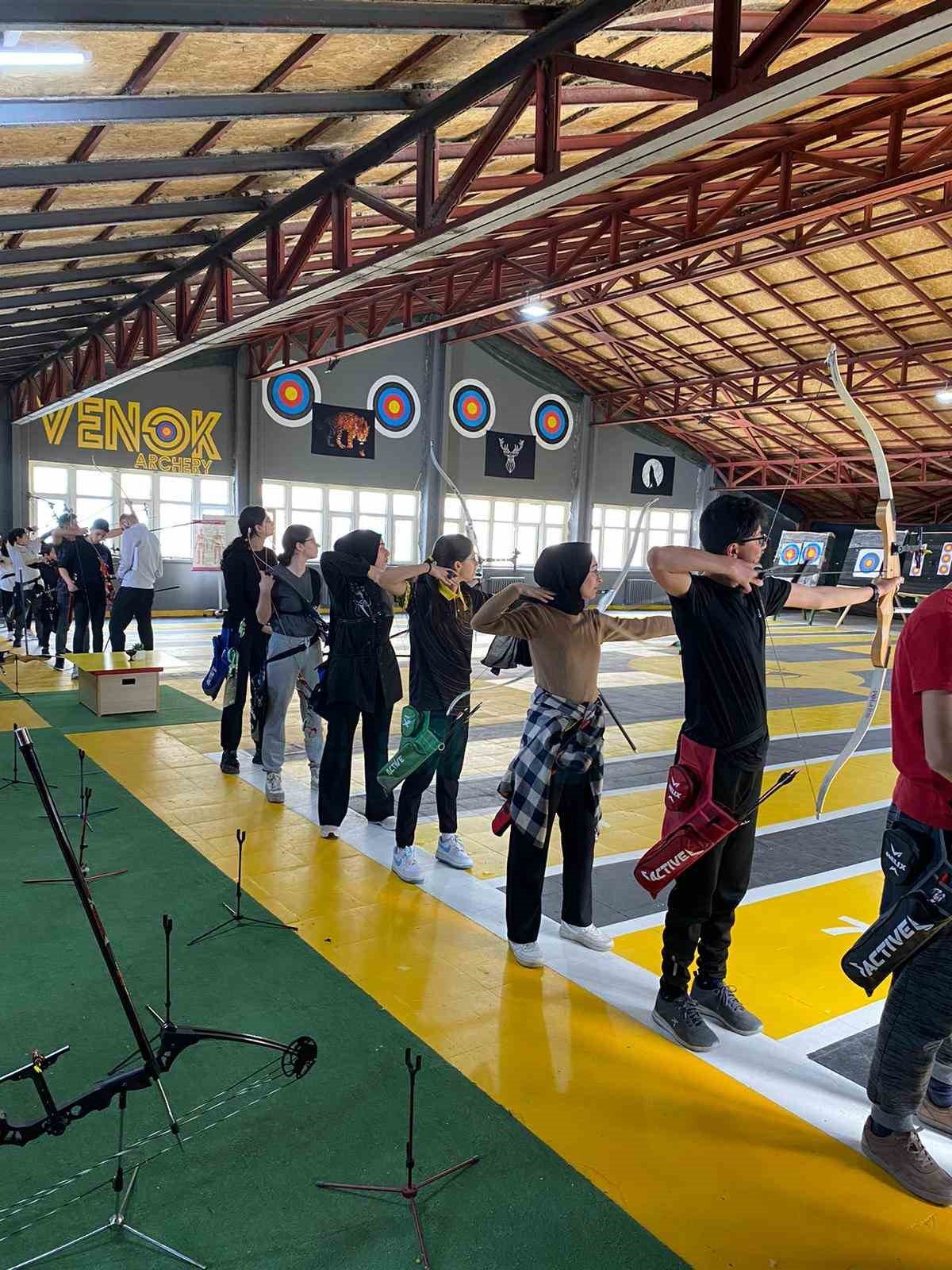Okul Sporları okçuluk il şampiyonası Erzurum’da yapılıyor
