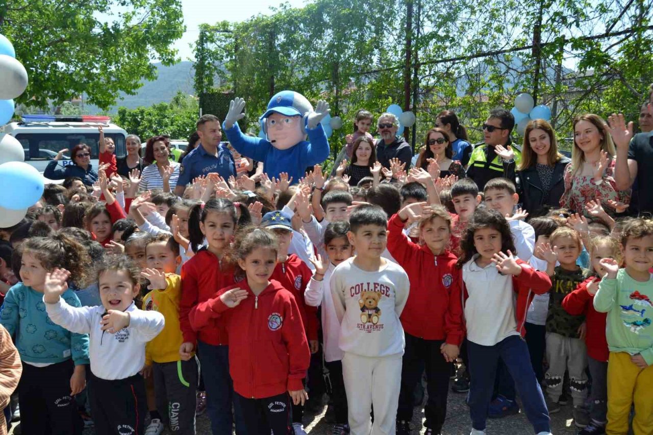 Fethiye’de “Trafik Haftası” Anaokulu öğrencileri ile kutlandı