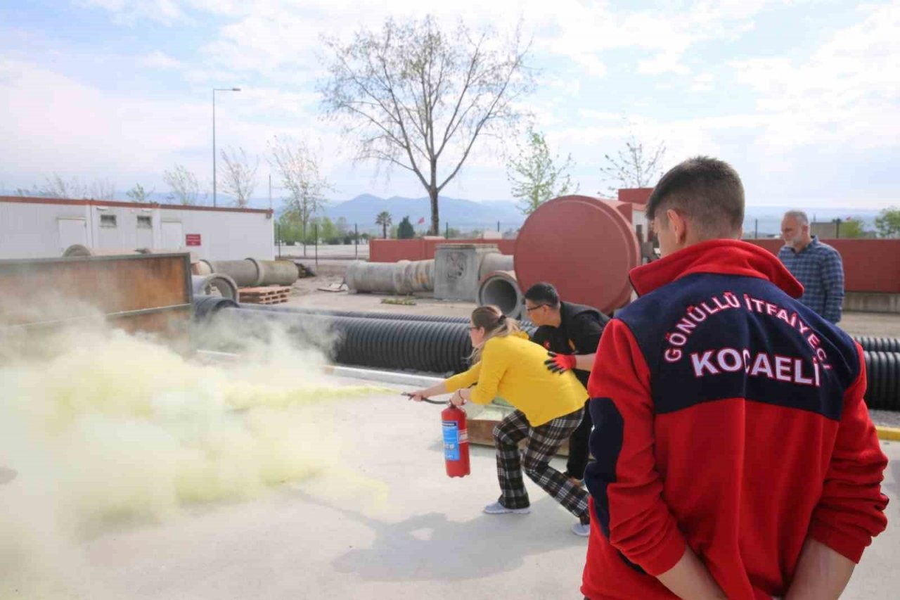 Kadınlar servis şoförü olabilmek için eğitime girdi