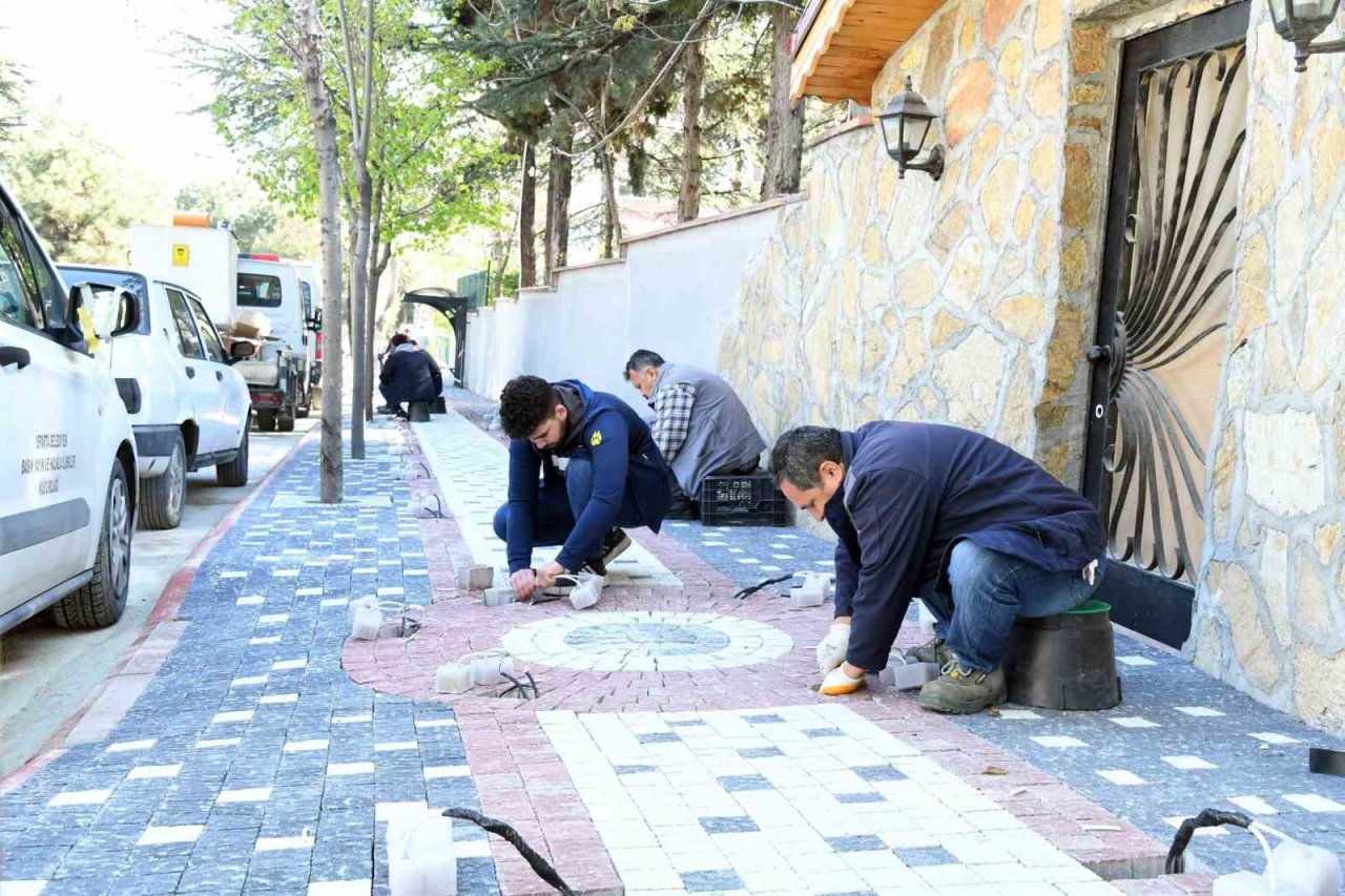 İstasyon Caddesi yenileniyor, kent estetiğine uygun hale getiriliyor