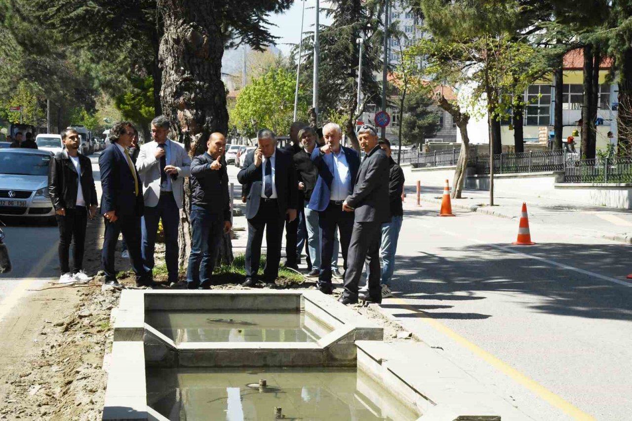 İstasyon Caddesi yenileniyor, kent estetiğine uygun hale getiriliyor