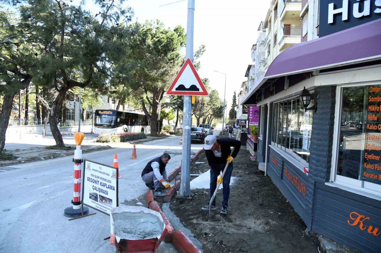 İstasyon Caddesi yenileniyor, kent estetiğine uygun hale getiriliyor