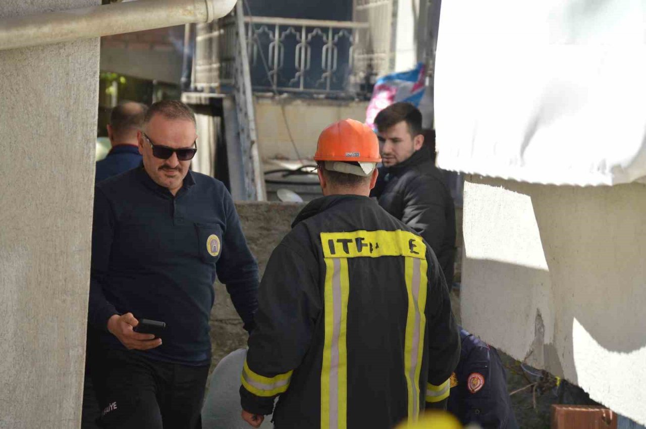 Tavşanlı’daki ev yangını korkuttu