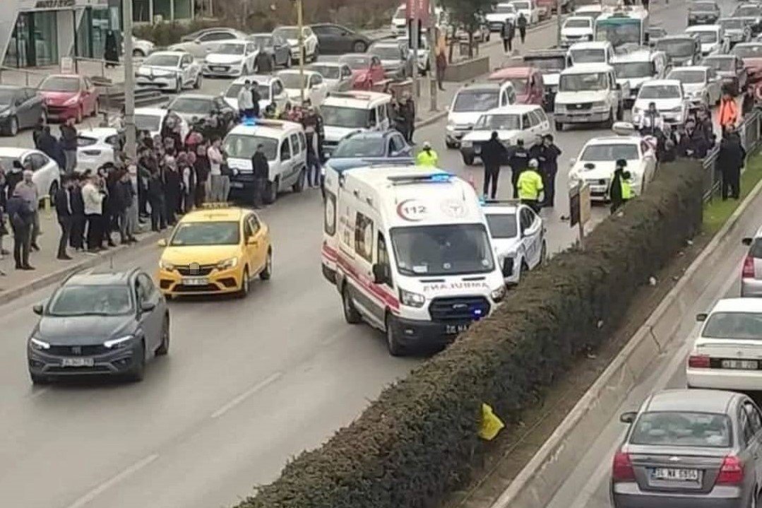 Kazada annesini kaybeden AK Partili milletvekili adayından İzmir Büyükşehire üst geçit tepkisi