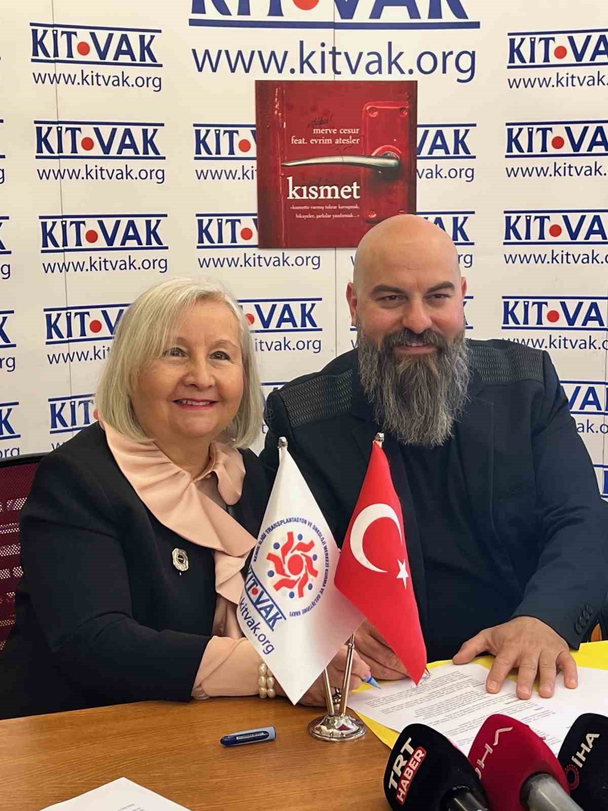 Şarkılarını kanser hastası çocuklara bağışladılar