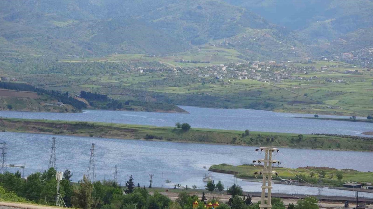 Depremin vurduğu çiftçilere barajlar can suyu olacak