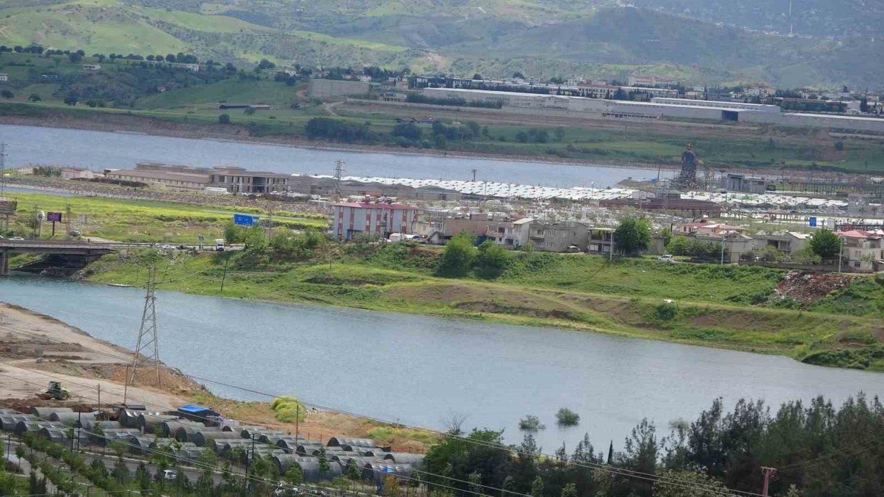 Depremin vurduğu çiftçilere barajlar can suyu olacak