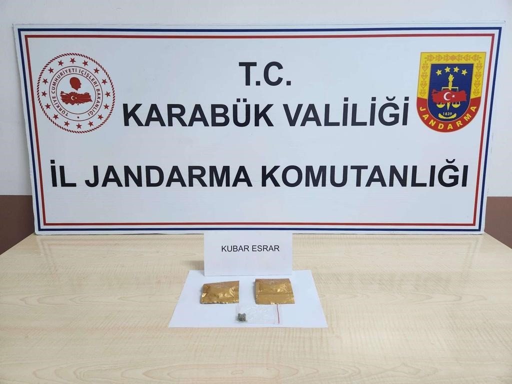 Jandarma uyuşturucu tacirlerine göz açtırmadı