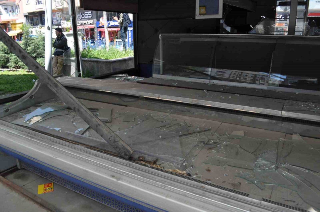 Kullanılmayan büfe vandalların hedefi oldu