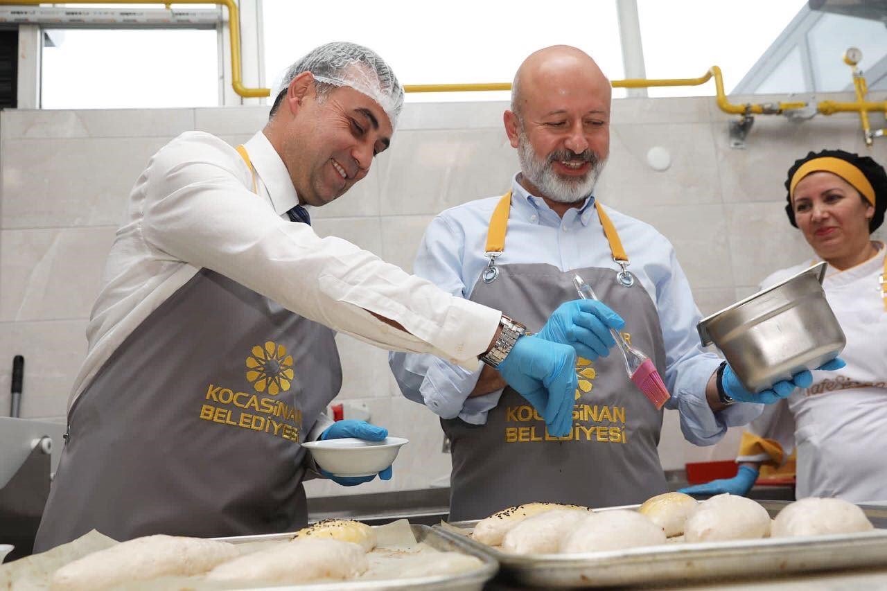 Başkan Çolakbayrakdar, glütensiz yağlama ve ekmek pişirdi