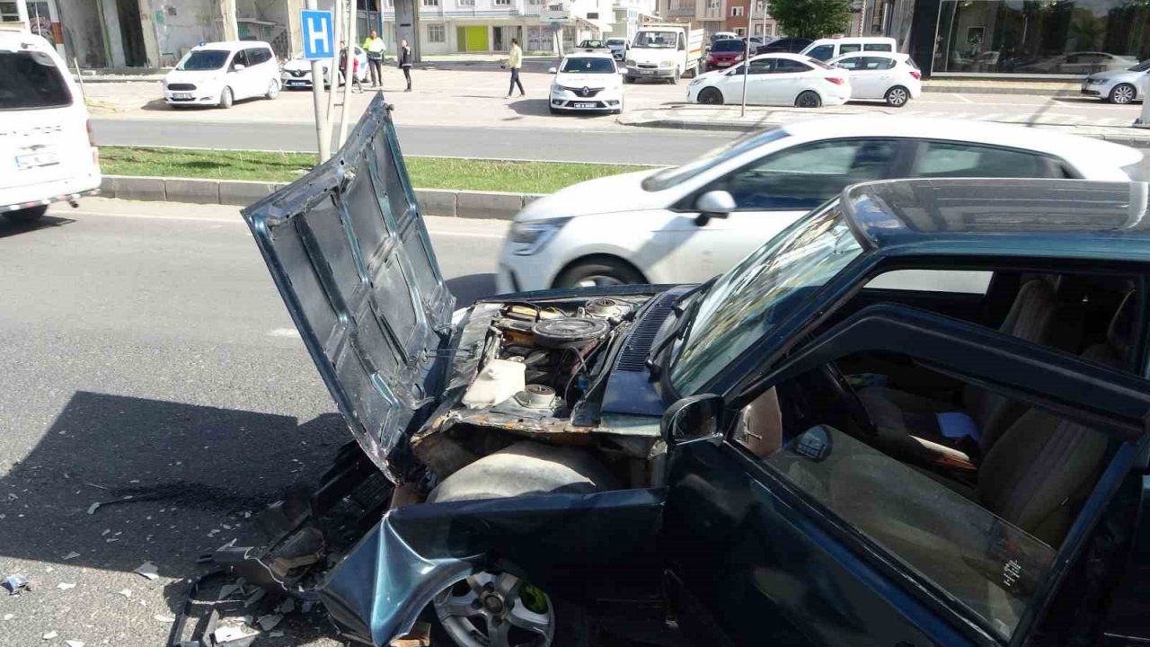 Malatya’da 5 araç birbirine girdi trafik kilitlendi