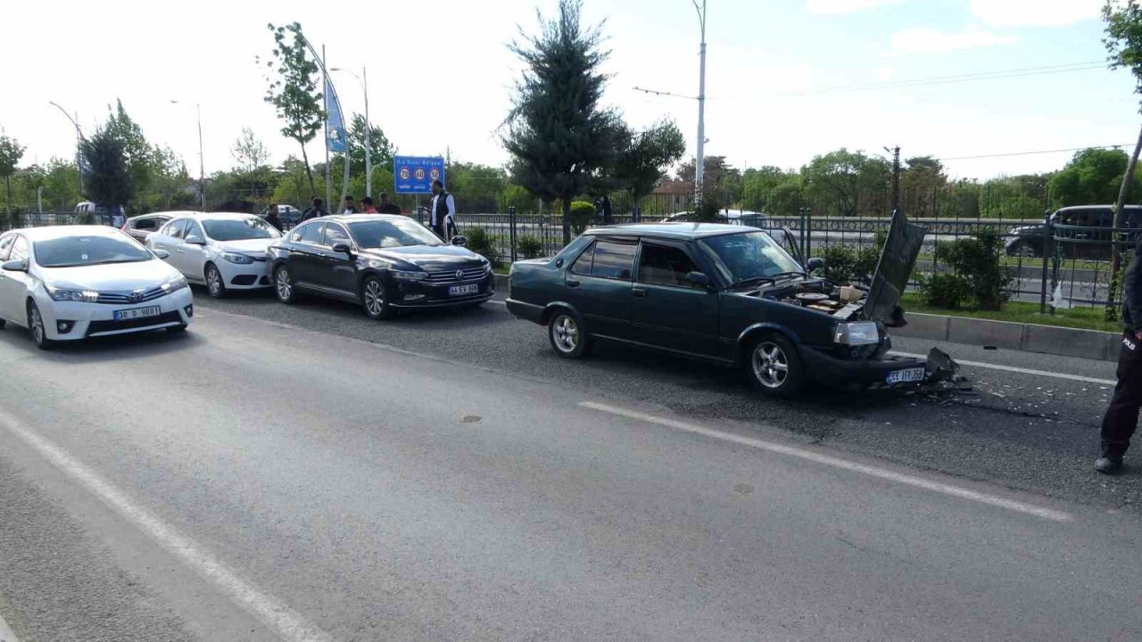 Malatya’da 5 araç birbirine girdi trafik kilitlendi