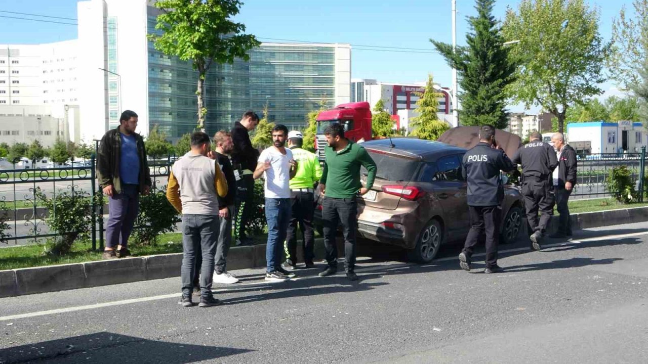 Malatya’da 5 araç birbirine girdi trafik kilitlendi
