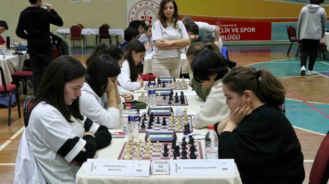 Manisa’da yapılan okul sporları satranç grup finalleri sona erdi
