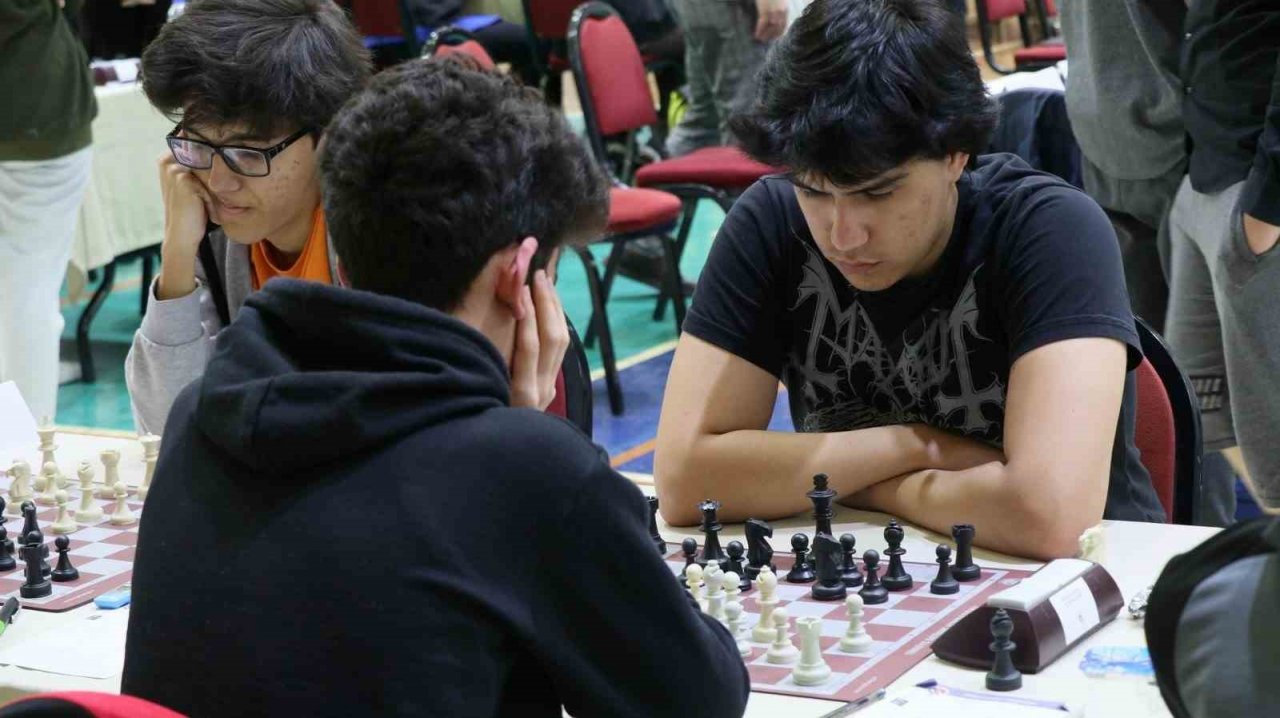 Manisa’da yapılan okul sporları satranç grup finalleri sona erdi